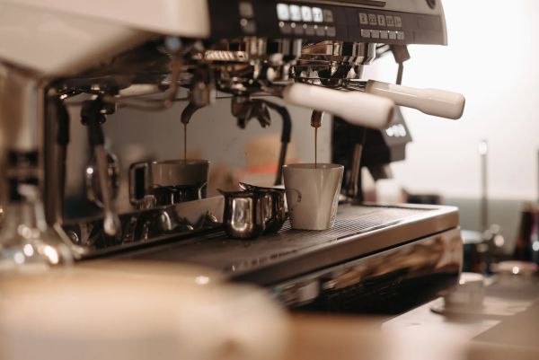 Découvrez la machine café entreprise qui dynamise vos pauses